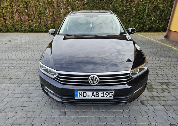 Volkswagen Passat cena 69900 przebieg: 171000, rok produkcji 2019 z Kartuzy małe 172